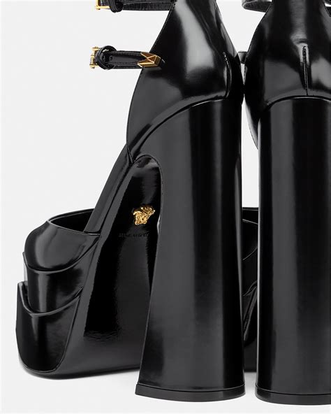 zapatos versace medusa aevitas|Versace aevitas pointy.